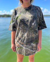 Load image into Gallery viewer, Horns Short Sleeve Pocket Tee in Mossy Oak DNA Camo