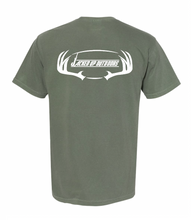 Load image into Gallery viewer, Hook & Horns Short Sleeve Pocket Tee in Moss